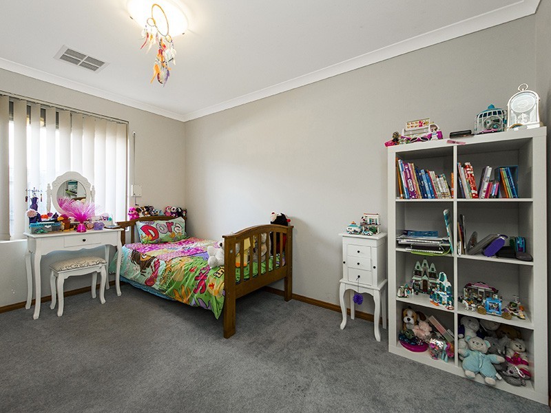 4 Erickson Pass, Ellenbrook WA 6069