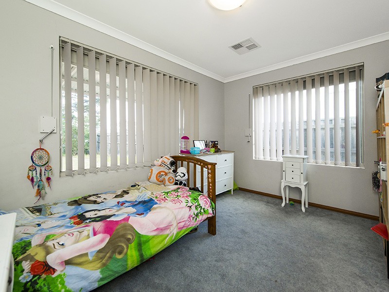 4 Erickson Pass, Ellenbrook WA 6069