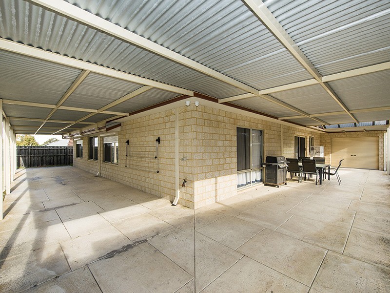 4 Erickson Pass, Ellenbrook WA 6069