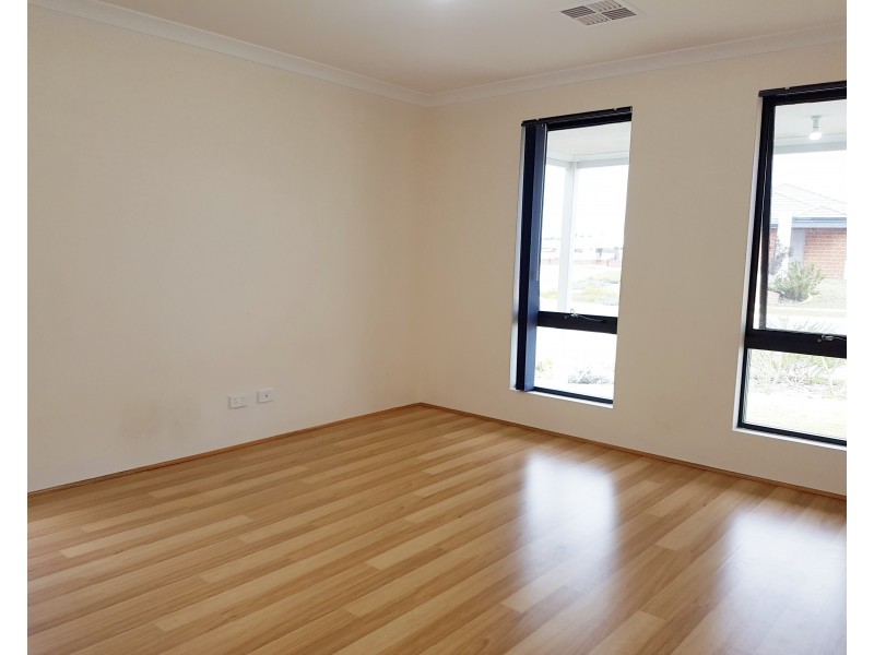 5 Emms Green, Ellenbrook WA 6069