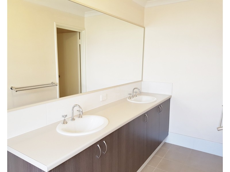 5 Emms Green, Ellenbrook WA 6069