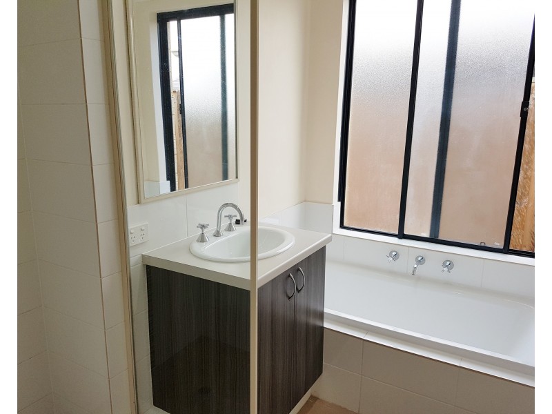 5 Emms Green, Ellenbrook WA 6069