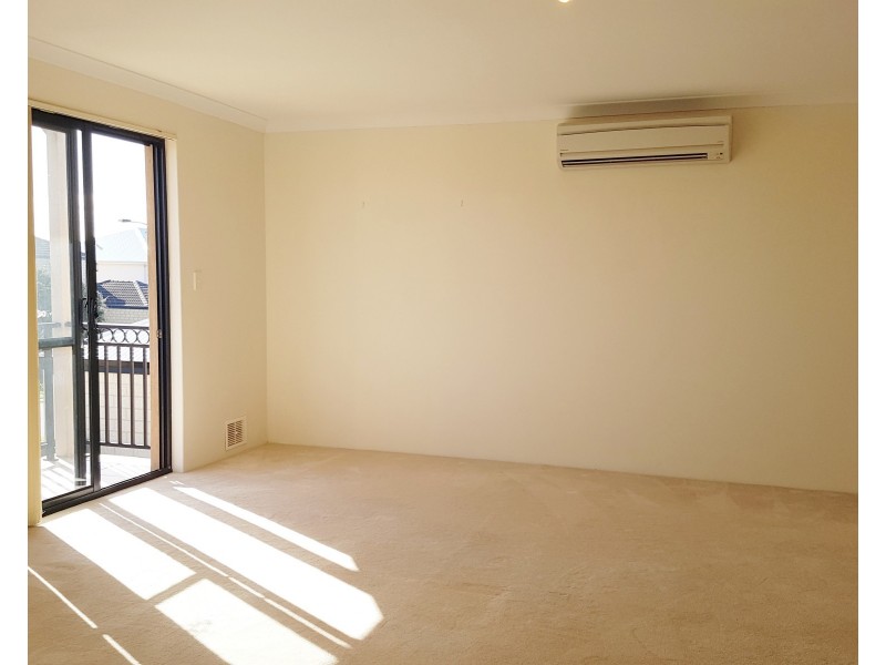 8 Bantry Bend, Mindarie WA 6030