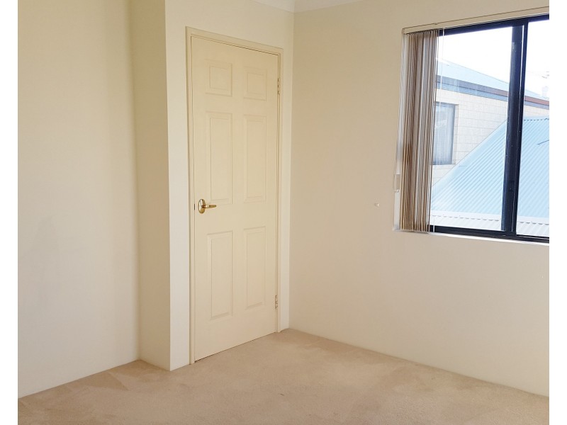 8 Bantry Bend, Mindarie WA 6030