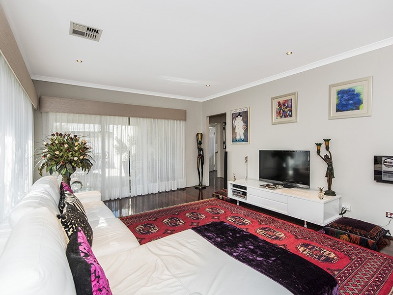 48 Farmaner Parkway, Ellenbrook WA 6069