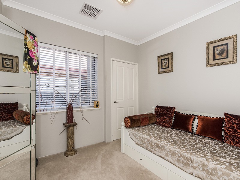 48 Farmaner Parkway, Ellenbrook WA 6069