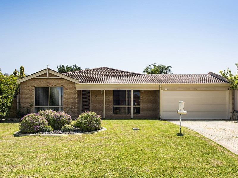 4 Yarra Court, Carramar WA 6031