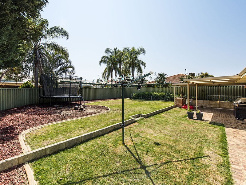 4 Yarra Court, Carramar WA 6031