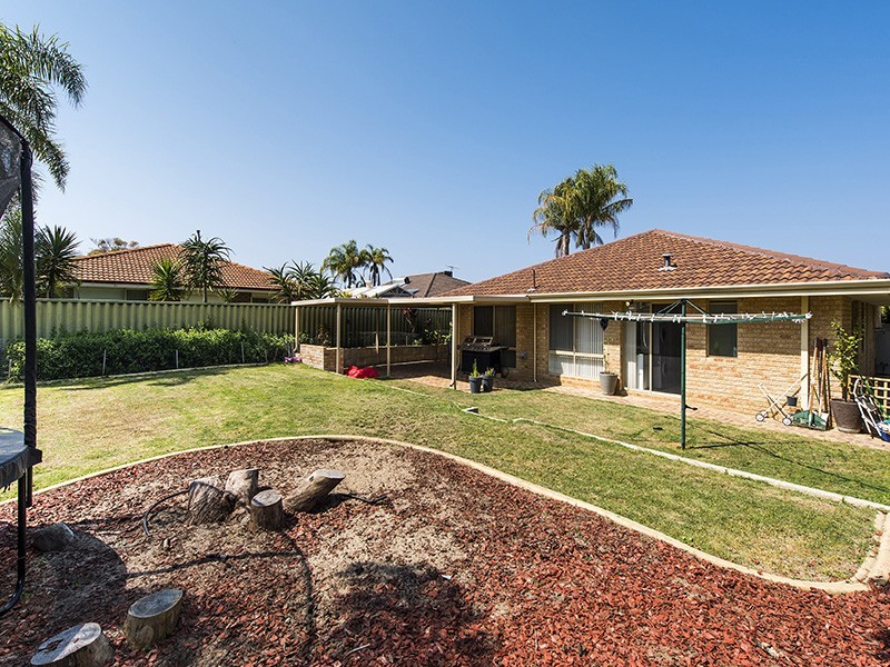 4 Yarra Court, Carramar WA 6031