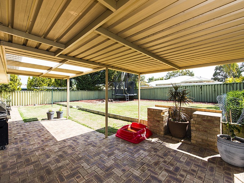 4 Yarra Court, Carramar WA 6031