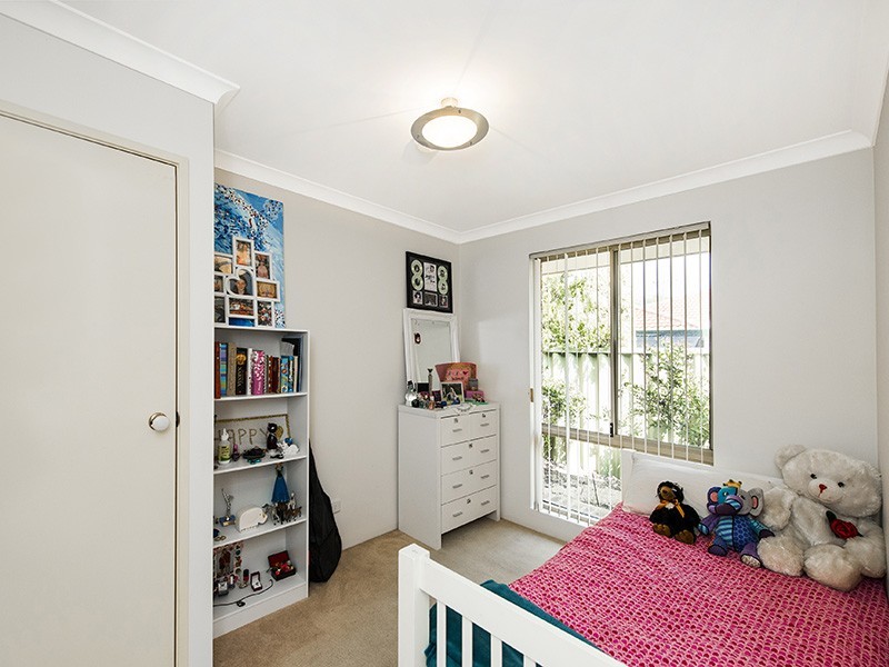 4 Yarra Court, Carramar WA 6031