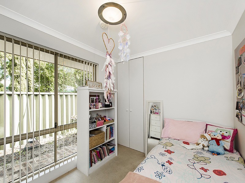 4 Yarra Court, Carramar WA 6031