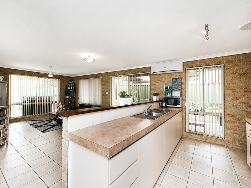 4 Yarra Court, Carramar WA 6031