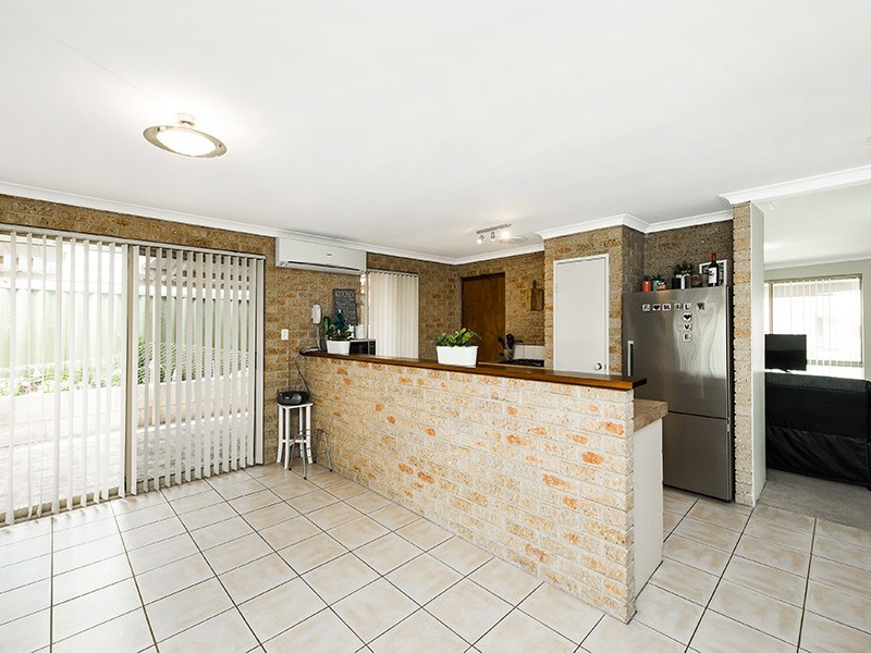 4 Yarra Court, Carramar WA 6031