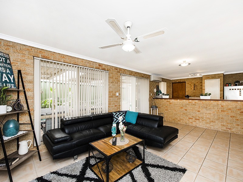 4 Yarra Court, Carramar WA 6031