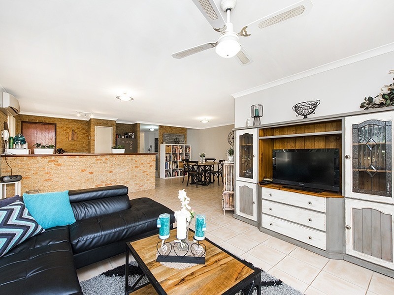 4 Yarra Court, Carramar WA 6031