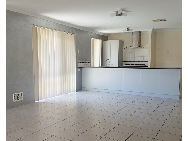 6 Astrolux Court, Banksia Grove WA 6031