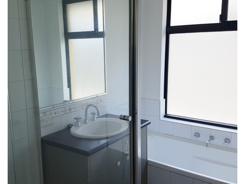 6 Astrolux Court, Banksia Grove WA 6031