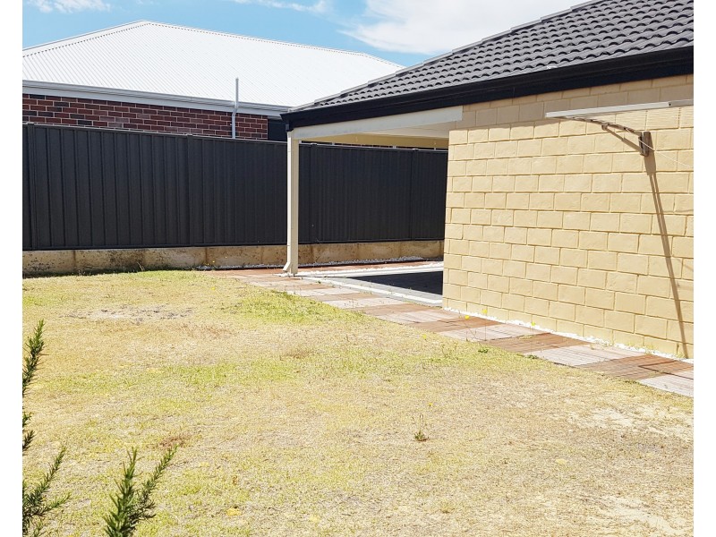 6 Astrolux Court, Banksia Grove WA 6031