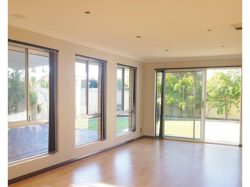 2 Flora Valley, Ellenbrook WA 6069