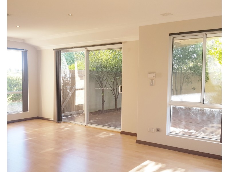 2 Flora Valley, Ellenbrook WA 6069