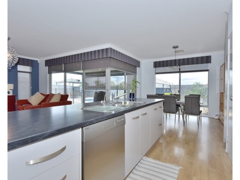 16 Mundego Turn, Ellenbrook WA 6069