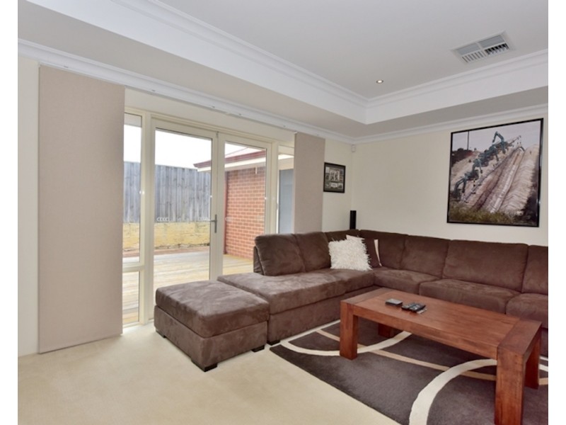 12 Kentchurch Bend, The Vines WA 6069