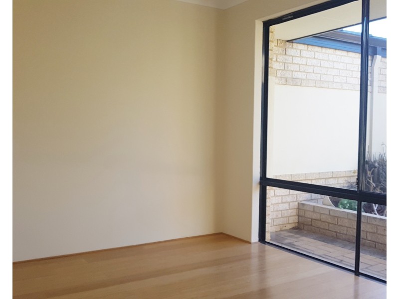 14 Rochester Drive, Mindarie WA 6030