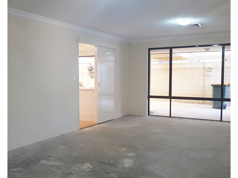 14 Rochester Drive, Mindarie WA 6030