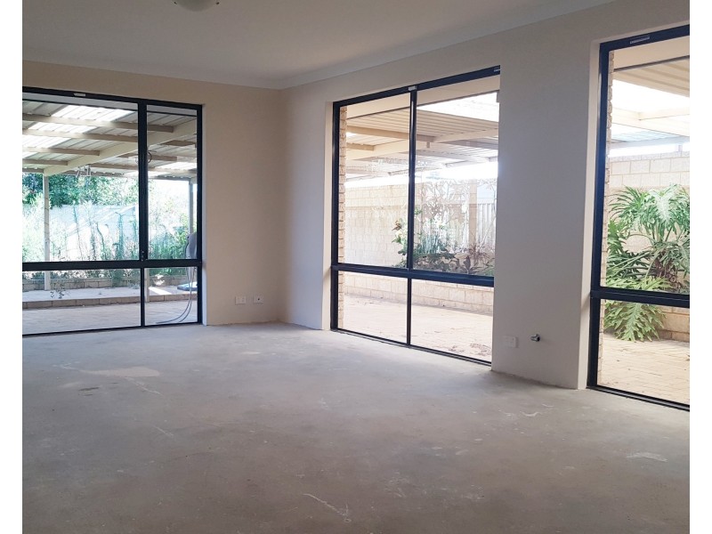 14 Rochester Drive, Mindarie WA 6030