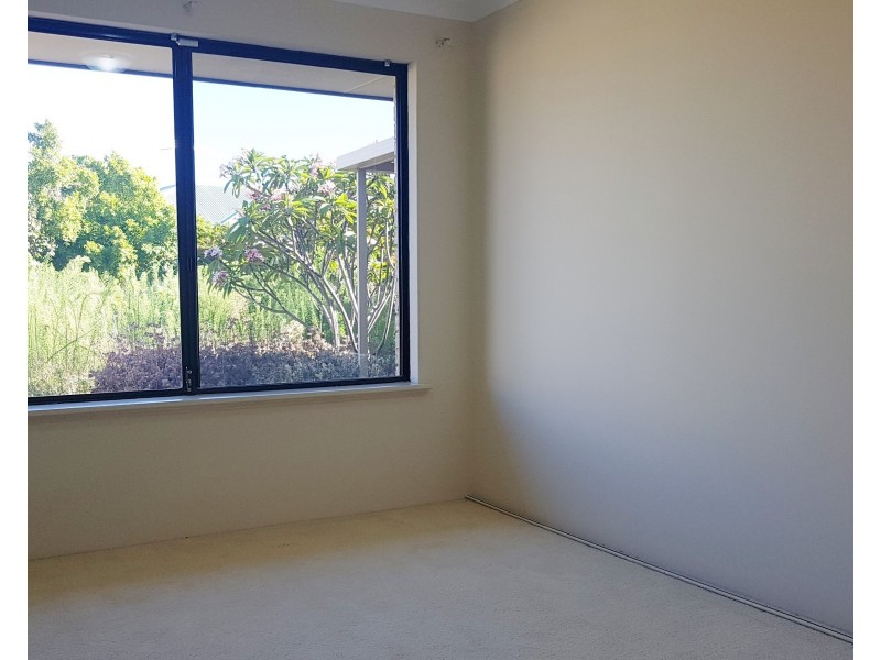 14 Rochester Drive, Mindarie WA 6030