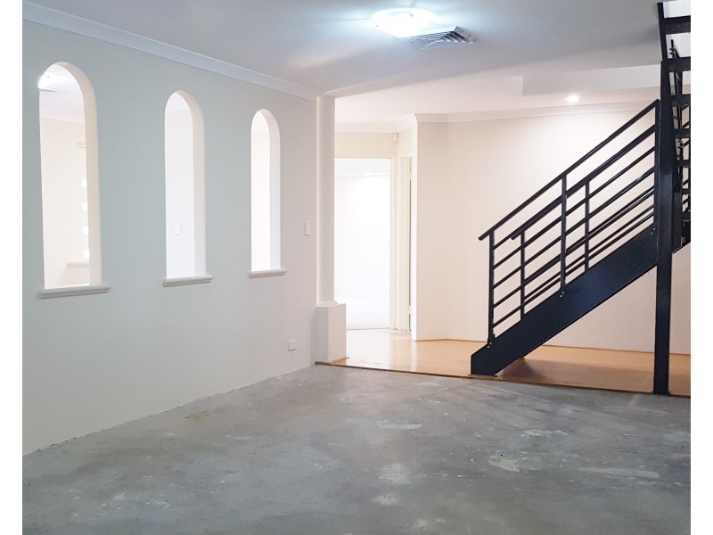 14 Rochester Drive, Mindarie WA 6030