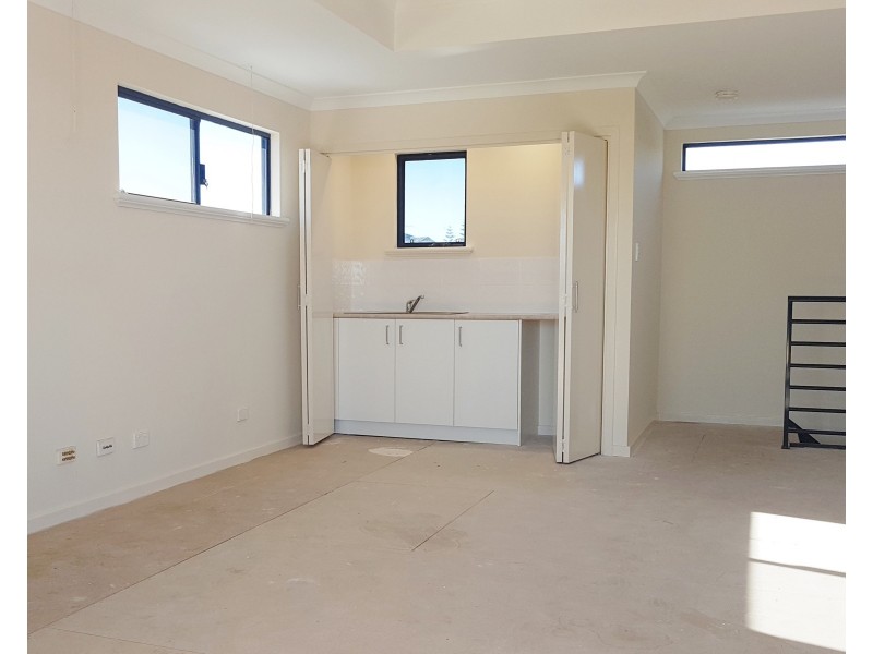 14 Rochester Drive, Mindarie WA 6030