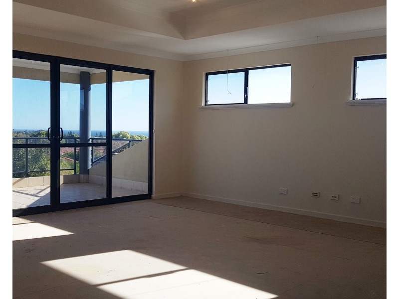 14 Rochester Drive, Mindarie WA 6030