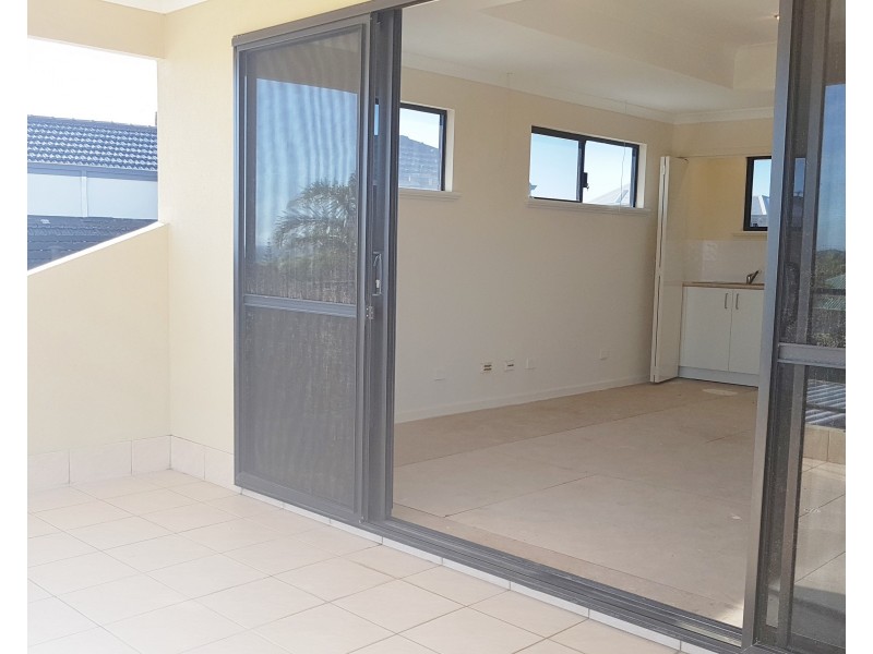 14 Rochester Drive, Mindarie WA 6030