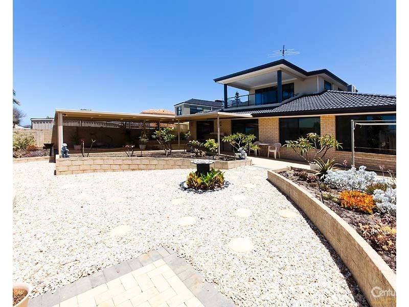 14 Rochester Drive, Mindarie WA 6030
