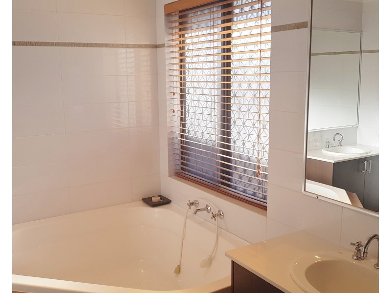 10 Mundego Turn, Ellenbrook WA 6069