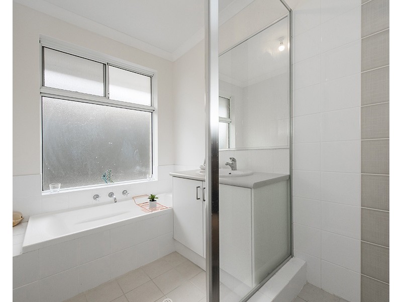 32 Langdon Loop, Caversham WA 6055