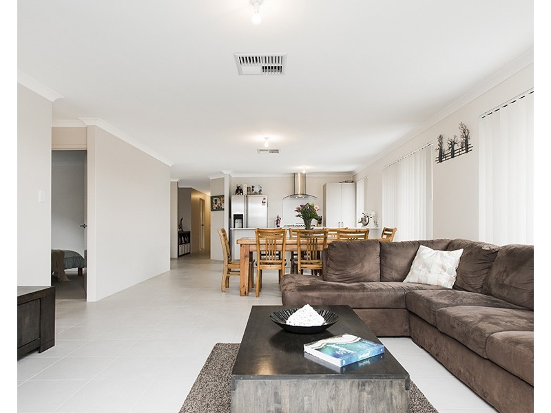 32 Langdon Loop, Caversham WA 6055