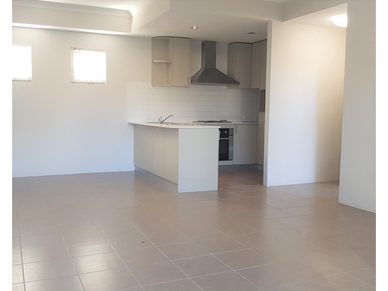 6/2 Villa Pass, Ellenbrook WA 6069