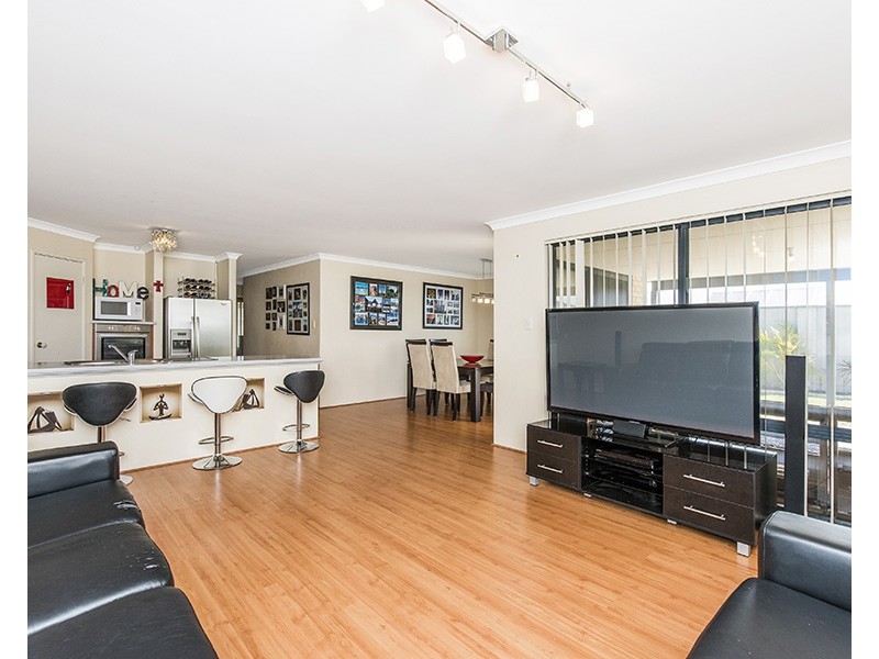 10 Birchmore Gardens, Ellenbrook WA 6069