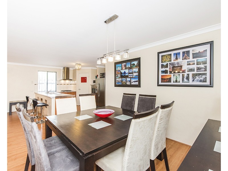 10 Birchmore Gardens, Ellenbrook WA 6069