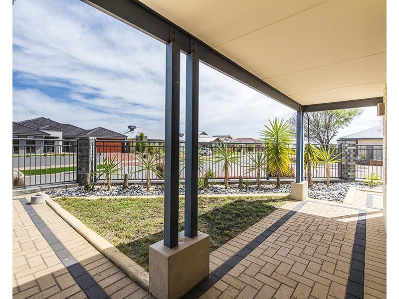10 Birchmore Gardens, Ellenbrook WA 6069