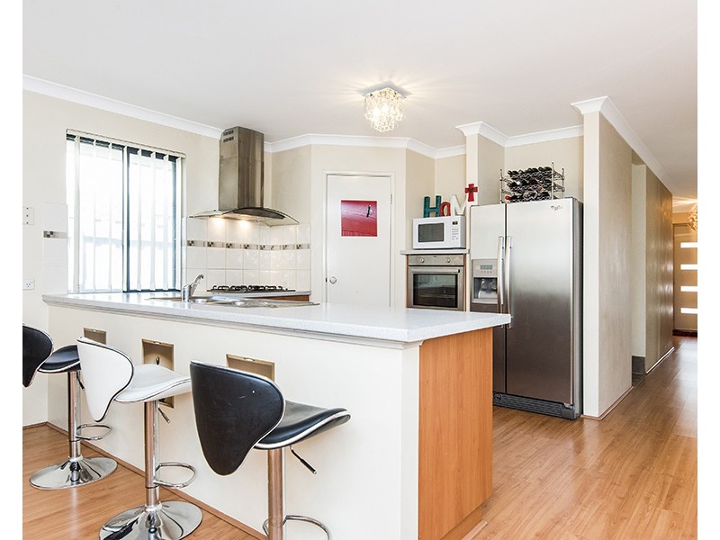 10 Birchmore Gardens, Ellenbrook WA 6069