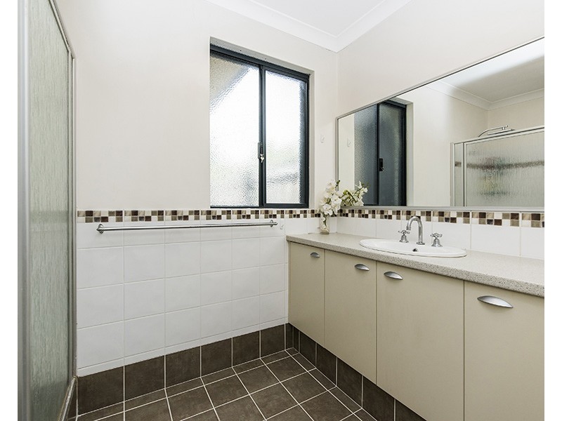 10 Birchmore Gardens, Ellenbrook WA 6069