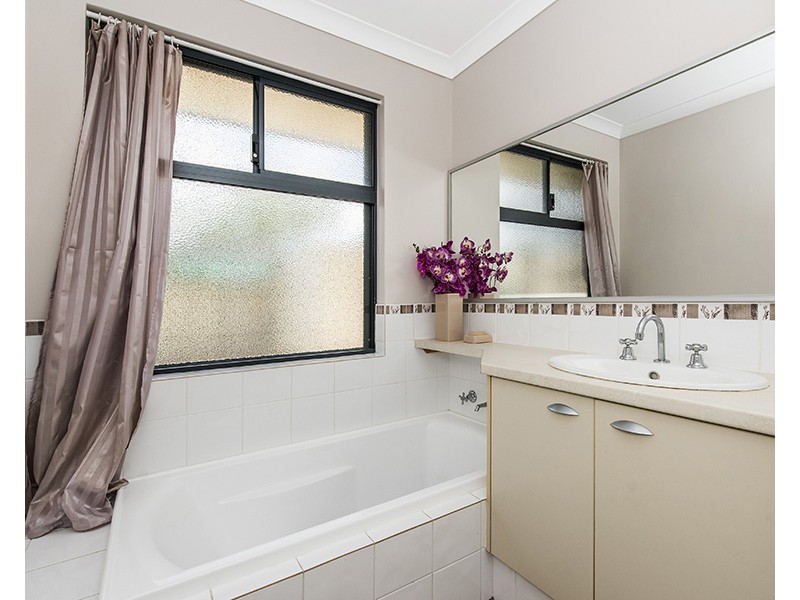 10 Birchmore Gardens, Ellenbrook WA 6069