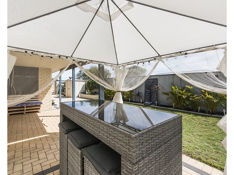 10 Birchmore Gardens, Ellenbrook WA 6069