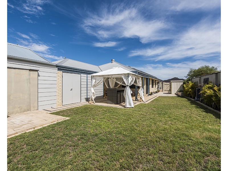10 Birchmore Gardens, Ellenbrook WA 6069