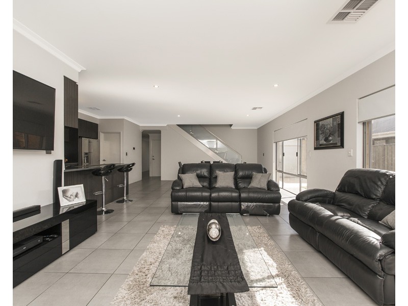 14 Semerwater Crescent, Aveley WA 6069