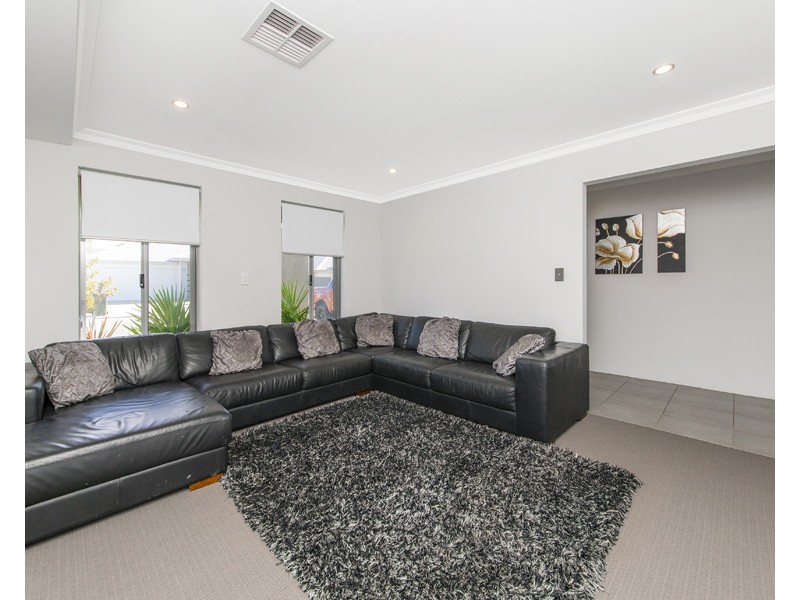 14 Semerwater Crescent, Aveley WA 6069